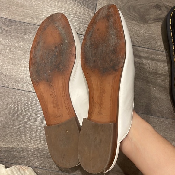 White slipper for a relaxing office lady - Picture 2 of 4